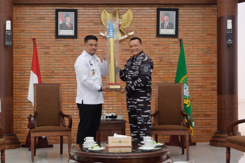 GubsuterimakunjunganKomandanAL(6)_copy_800x531