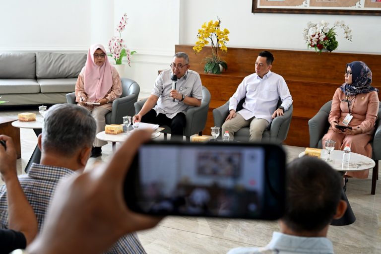 010626_SEKDA_PRESSCON_09.jpg_copy_1651x1100