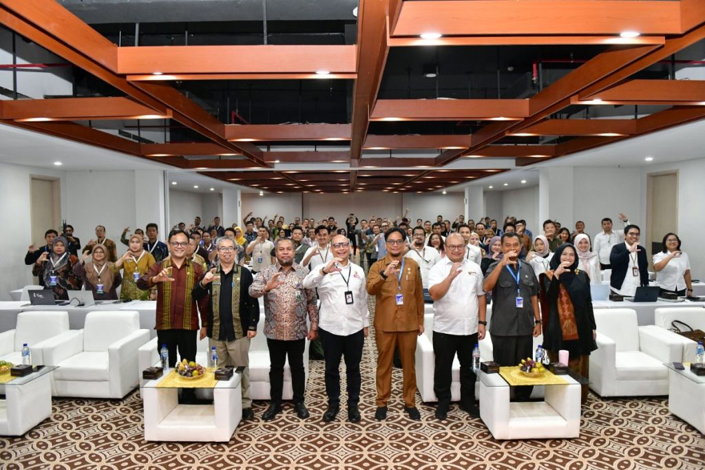 FotoPendampinganPenerapanKebijakanPemerintahDigitalDinasKominfoProvinsiSumateraUtara7.jpg_copy_1200x800