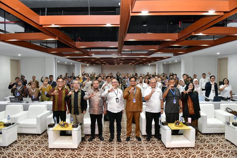 FotoPendampinganPenerapanKebijakanPemerintahDigitalDinasKominfoProvinsiSumateraUtara7.jpg_copy_1200x800