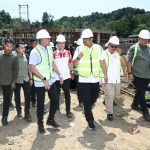 GubernurtinjaupembangunanSMAAbdiSukmaNias-1(1)_copy_819x501