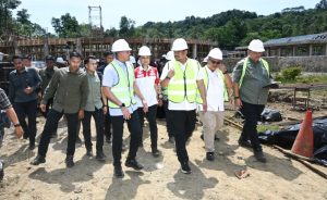 GubernurtinjaupembangunanSMAAbdiSukmaNias-1(1)_copy_819x501