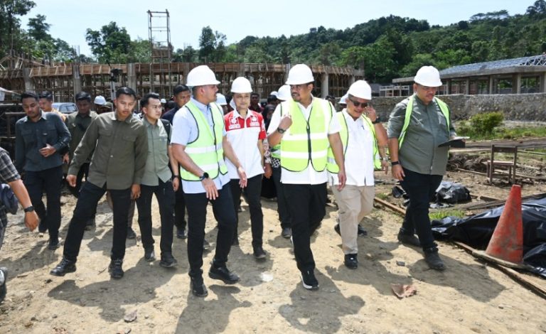 GubernurtinjaupembangunanSMAAbdiSukmaNias-1(1)_copy_819x501