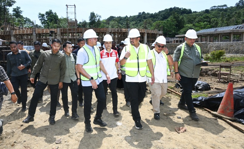GubernurtinjaupembangunanSMAAbdiSukmaNias-1(1)_copy_819x501